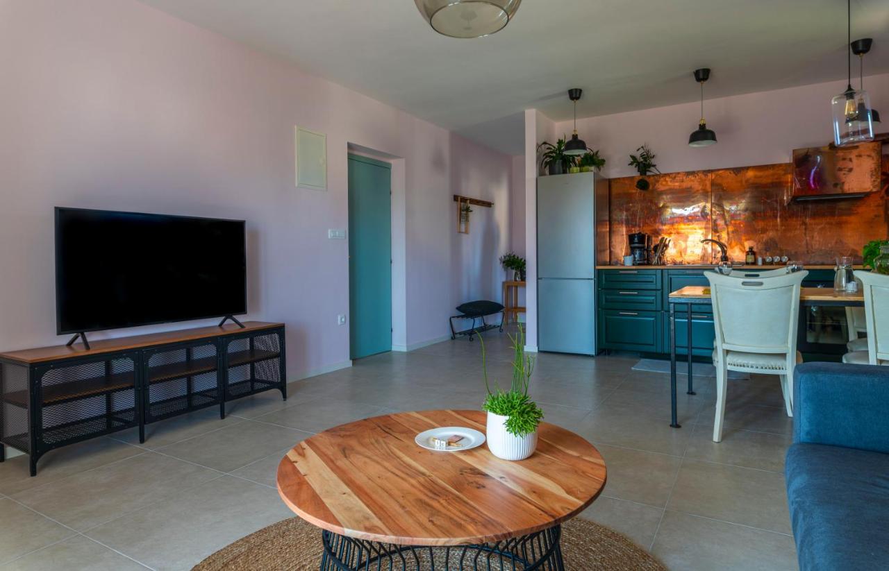 Charming Tale Apartments Modun19 Pirovac Bagian luar foto