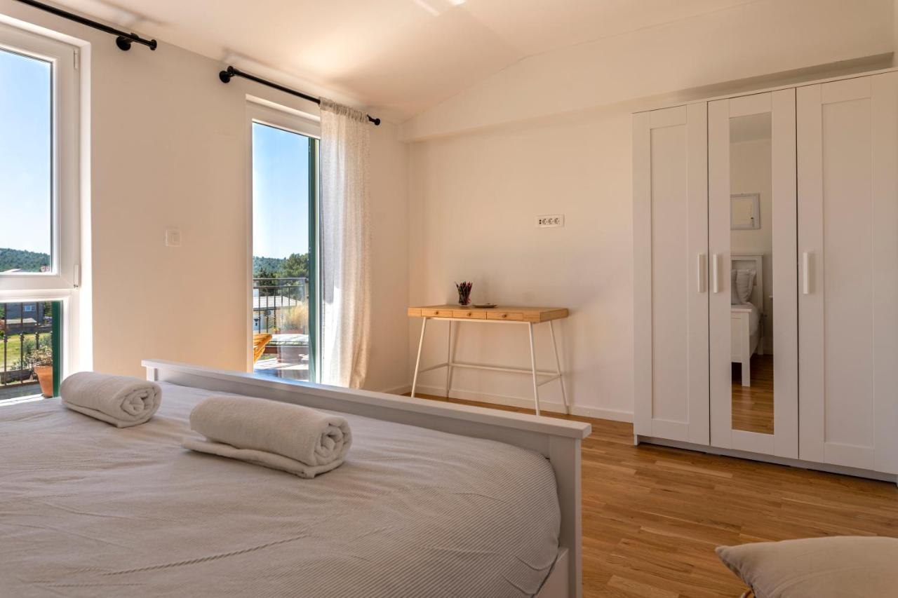 Charming Tale Apartments Modun19 Pirovac Bagian luar foto