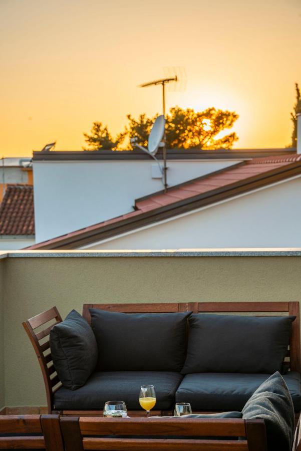 Charming Tale Apartments Modun19 Pirovac Bagian luar foto
