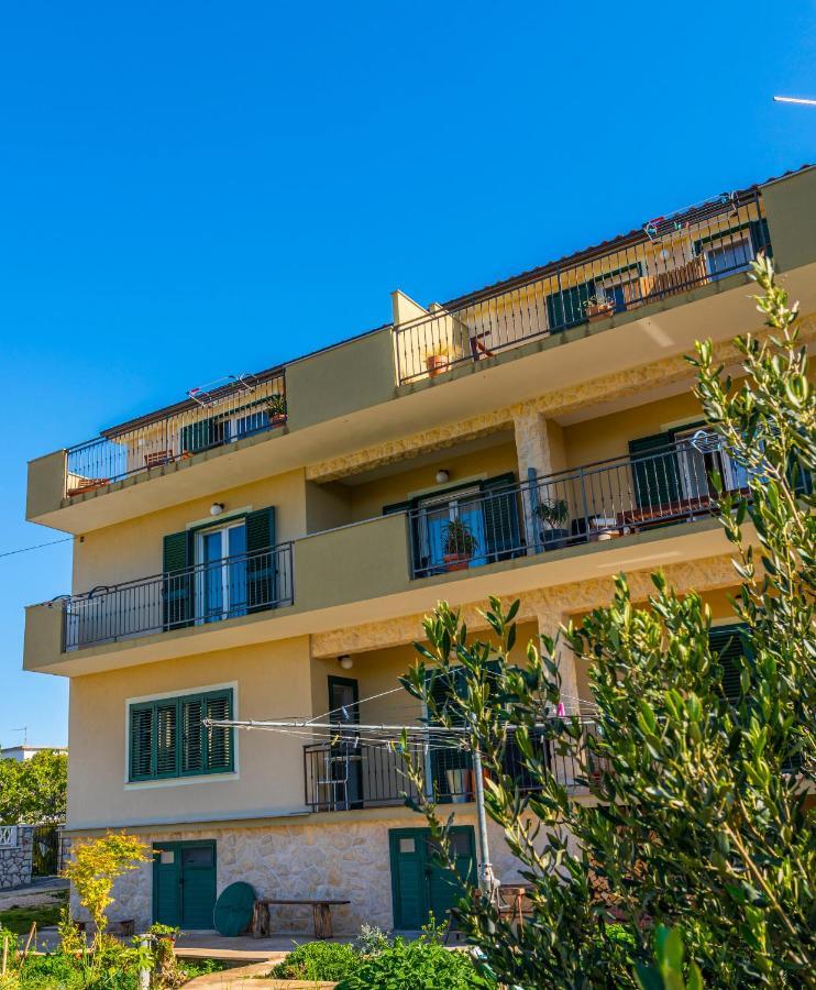 Charming Tale Apartments Modun19 Pirovac Bagian luar foto