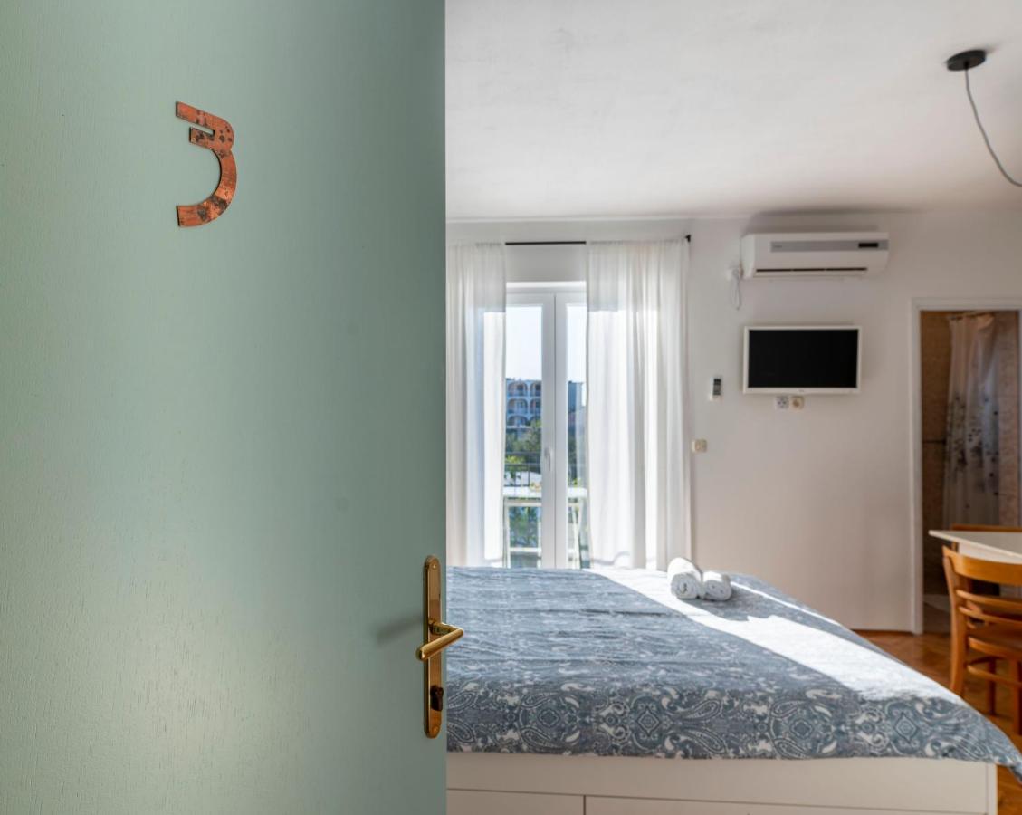 Charming Tale Apartments Modun19 Pirovac Ruang foto