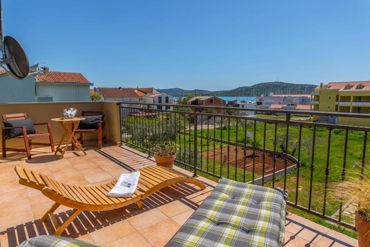Charming Tale Apartments Modun19 Pirovac Bagian luar foto