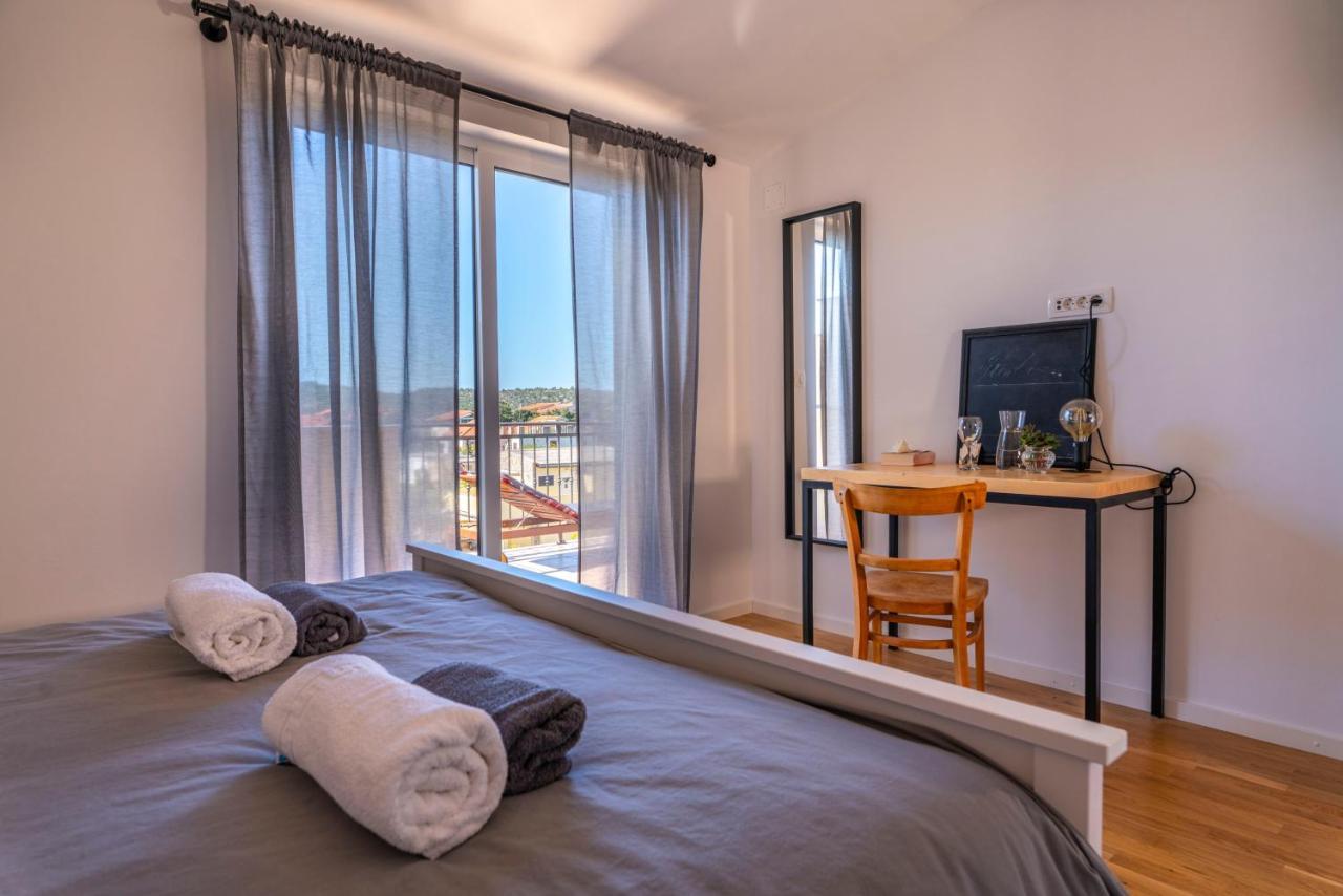 Charming Tale Apartments Modun19 Pirovac Bagian luar foto