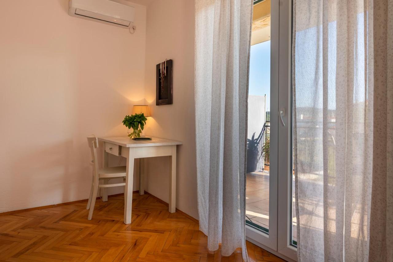 Charming Tale Apartments Modun19 Pirovac Bagian luar foto
