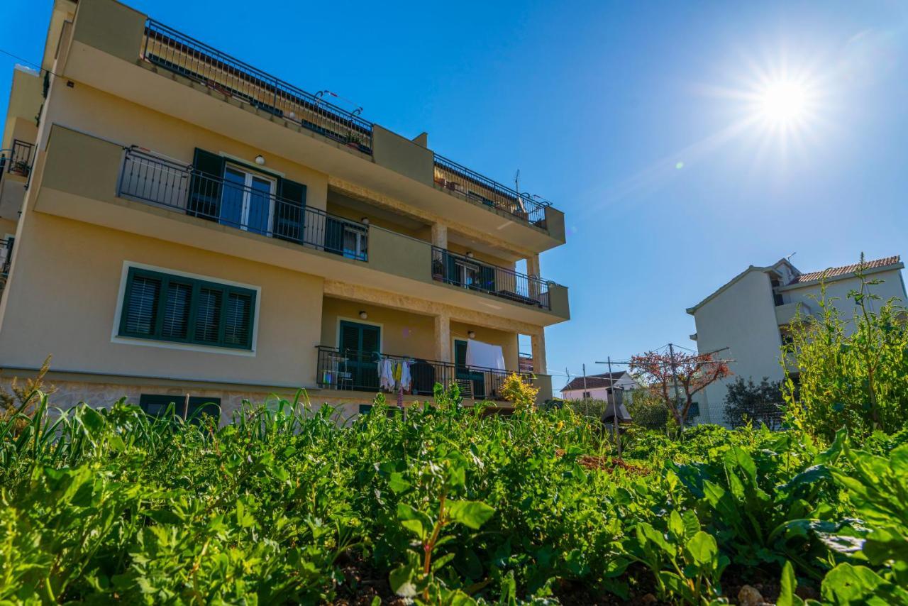Charming Tale Apartments Modun19 Pirovac Bagian luar foto