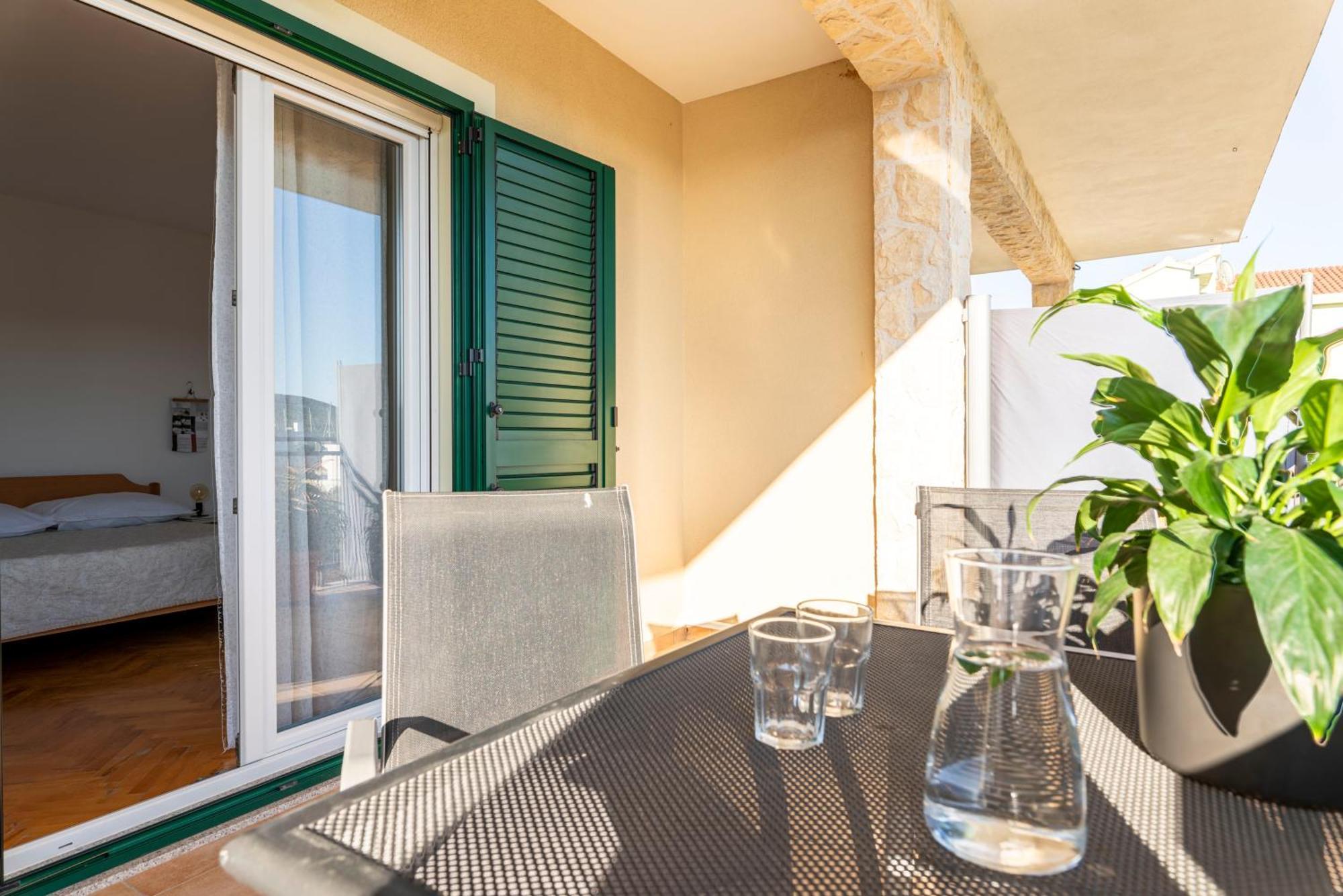 Charming Tale Apartments Modun19 Pirovac Ruang foto